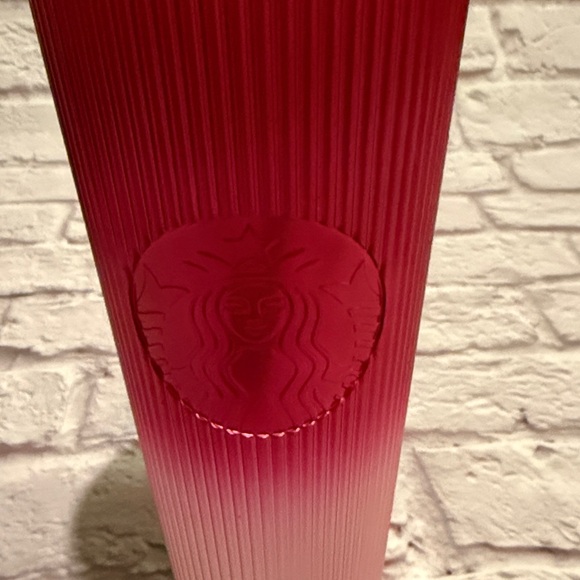 Gradient Red Tumbler with Straw 24 oz - Picture 3 of 4